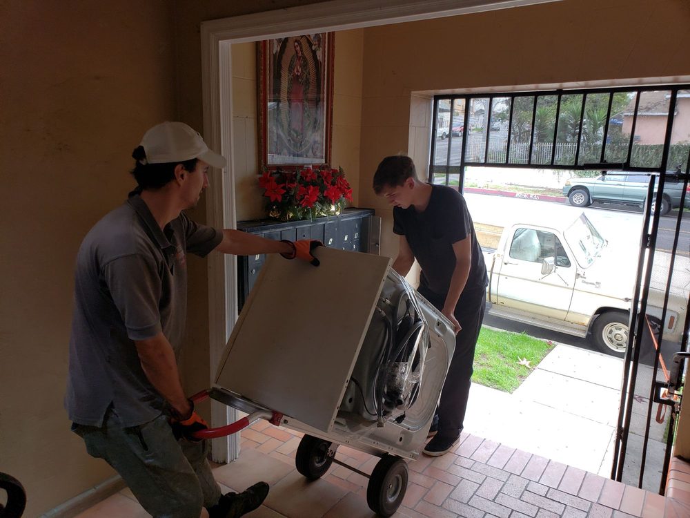 Melrose Moving team handling local Pomona relocation services